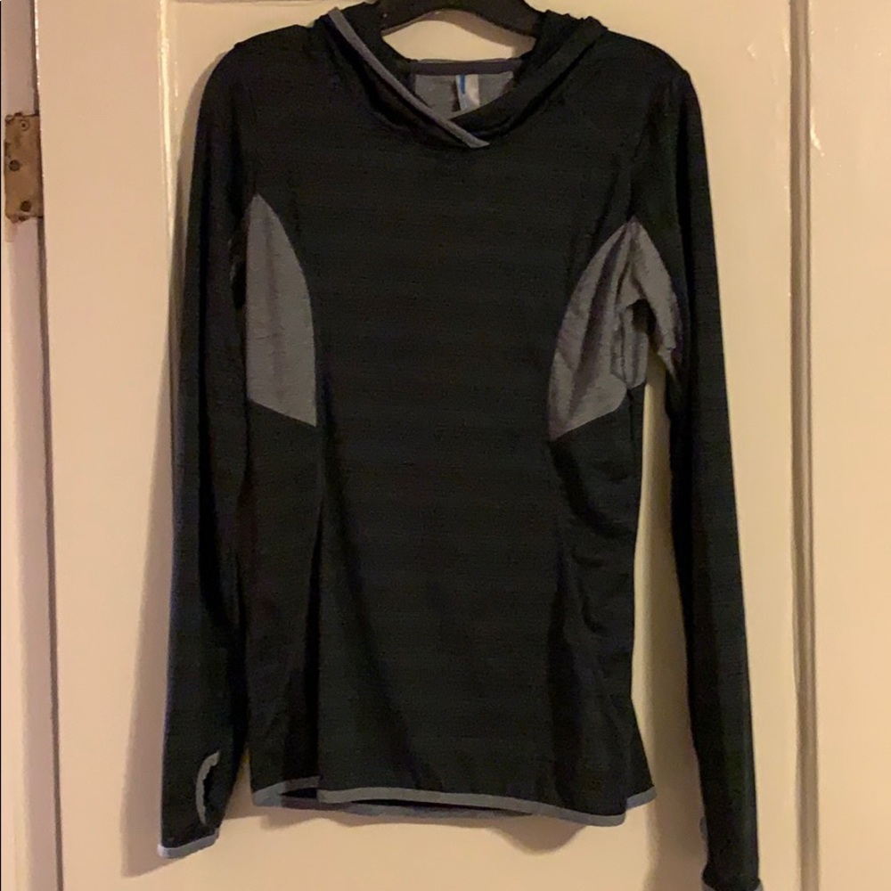 Mondetta form-fitted pullover